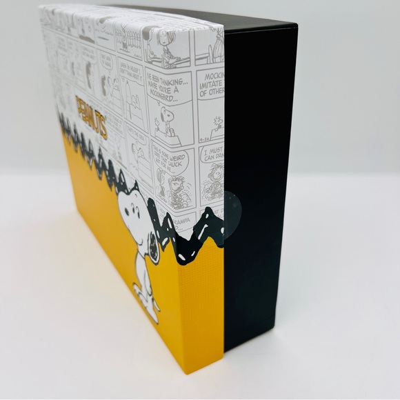 Peanuts 2 Piece Gift Set Snoopy Crossbody Bag & Charlie Brown Keychain NIB - Picture 11 of 11